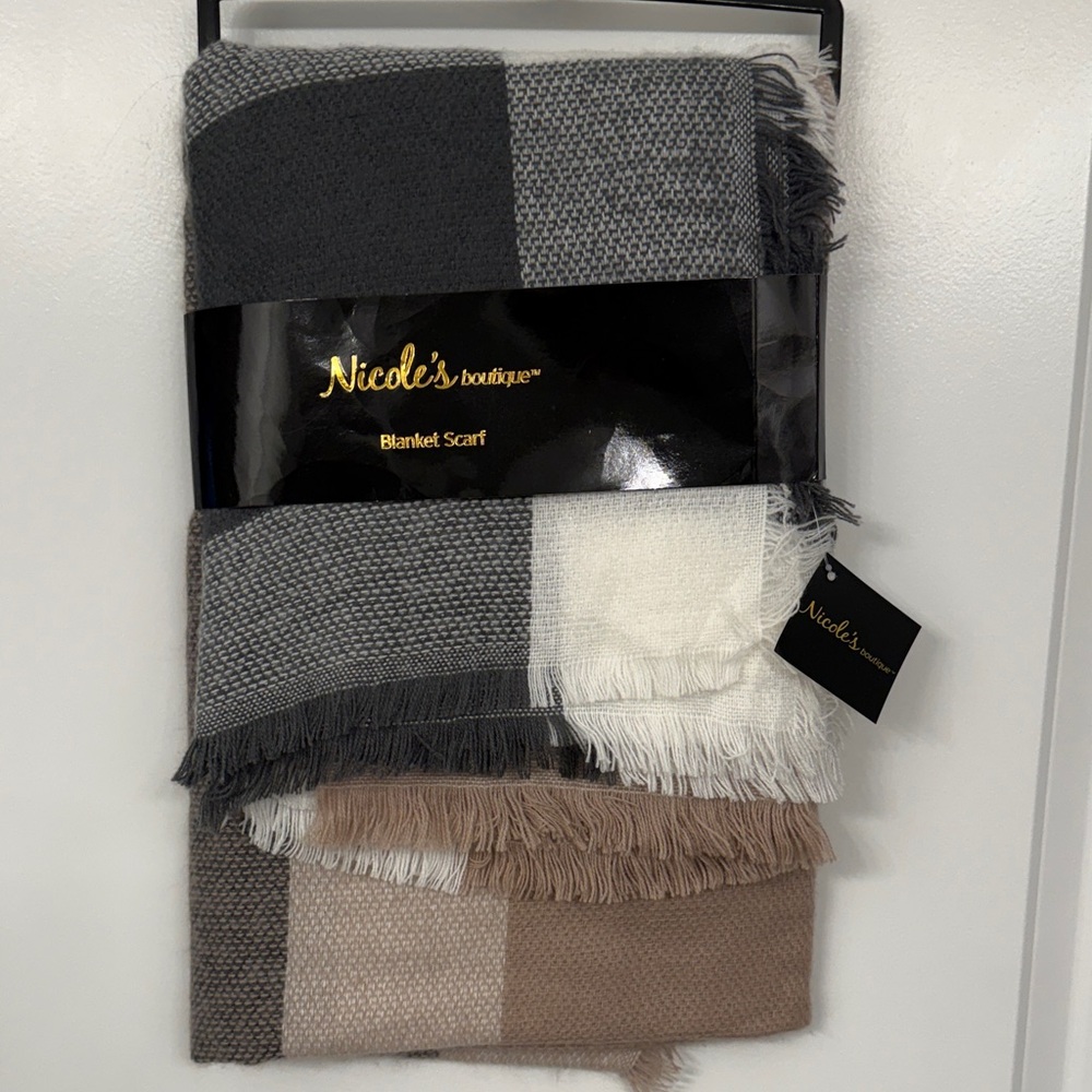Nicole's Boutique Gray and Tan Blanket Scarf NWT